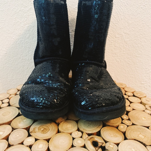 Size 8 Black Sequenced Uggs - Picture 1 of 5